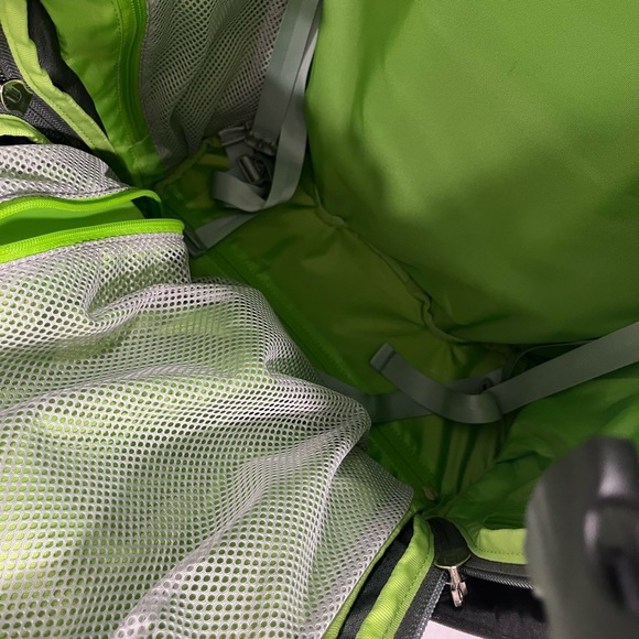 OSPREY SOJOURN 45 WHEELED TRAVEL PACK - Picture 10 of 15